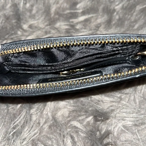 Michael Kors Slim Wallet - Picture 5 of 5